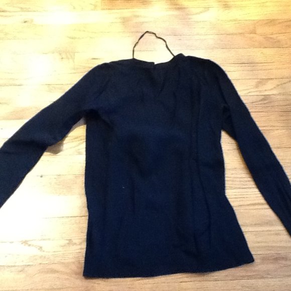 Black Textured V-Neck Sweater - Picture 5 of 5
